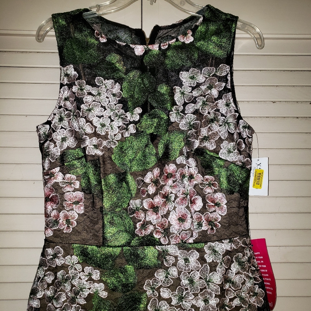 Dress - Picture 4 of 4